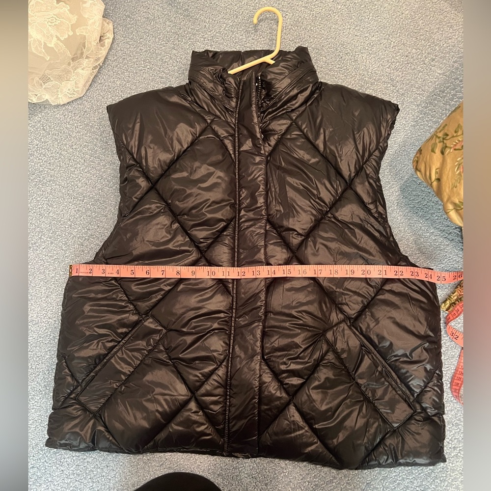 Andrew Marc sport bubble vest pockets XL has a hidden hood Zipper host pick - Picture 10 of 17